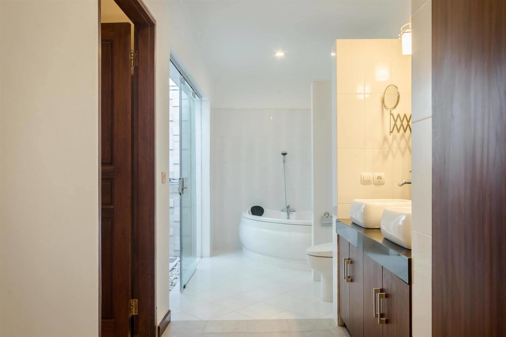 Villa Krisna Семиняк Екстериор снимка