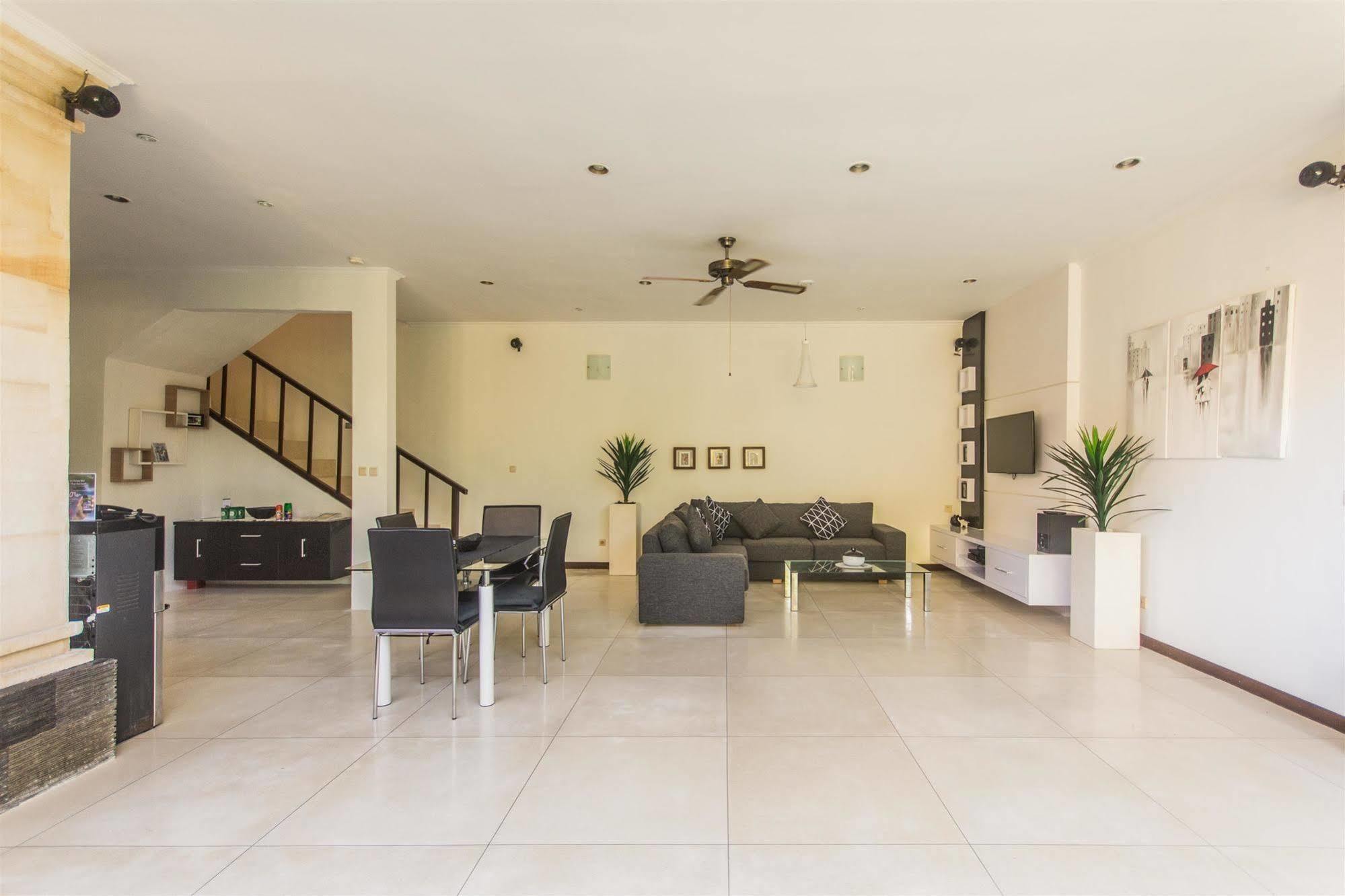 Villa Krisna Семиняк Екстериор снимка